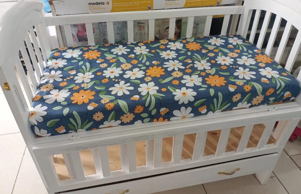 Fitted baby cot bedsheets