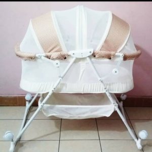 Foldable baby bassinet